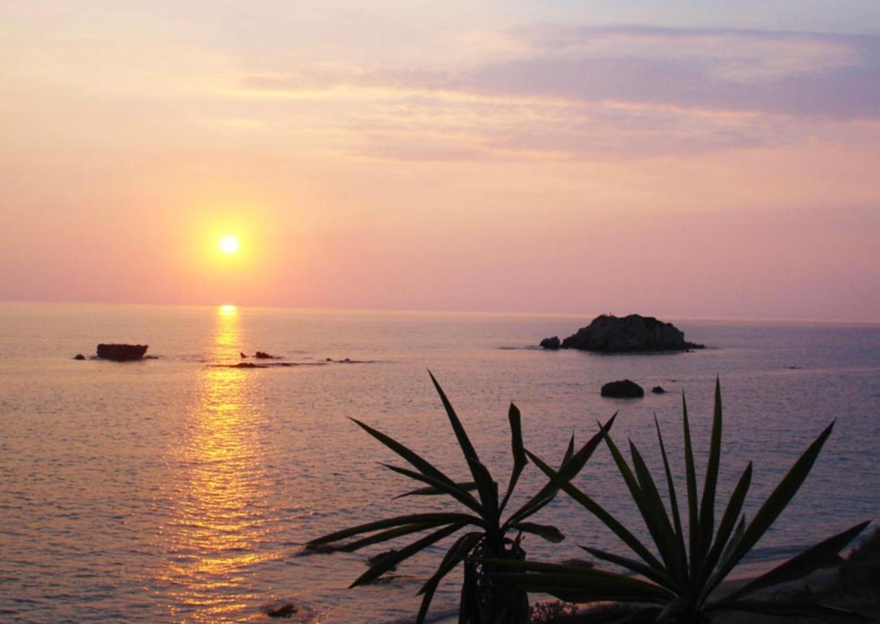 Stefanias Prasoudi Beach Agios Matthaios  Exterior photo